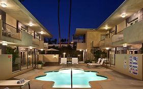 7 Springs Inn & Suites